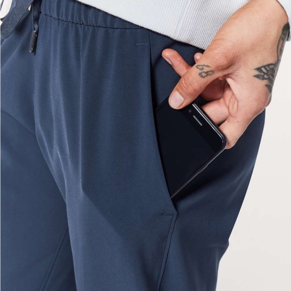 Lululemon On The Fly Pant *Woven 28" - Sz 4 - Picture 2 of 7